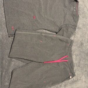 Women’s XS Smitten scrub set, regular Length Bottoms